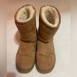 Ugg Women’s Classic Short Boots!